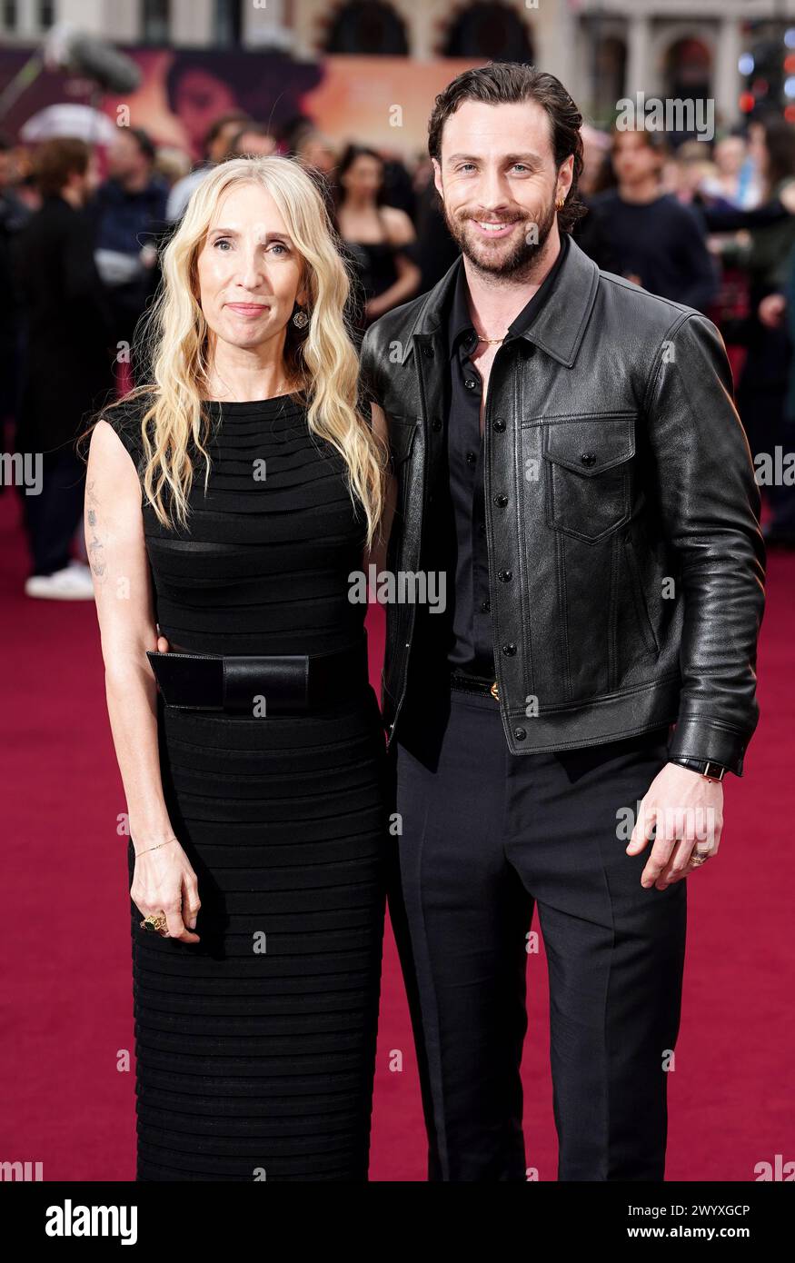Sam Taylor-Johnson (a sinistra) e Aaron Taylor-Johnson assistono alla prima mondiale di Back to Black di Sam Taylor-Johnson, all'Odeon Luxe di Londra. Data foto: Lunedì 8 aprile 2024. Foto Stock
