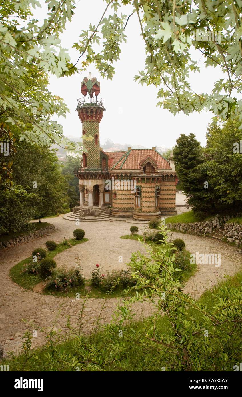 El Capricho di Gaudí (costruito nel 1885). Comillas. Cantabria, Spagna. Foto Stock