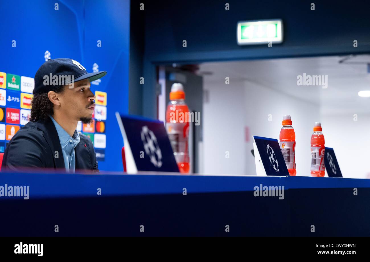 Londra, Regno Unito. 8 aprile 2024. Calcio: Champions League, FC Arsenal - Bayern Monaco, quarti di finale, andata. Conferenza stampa FC Bayern all'Emirates Stadium. Leroy sane di Monaco sul podio. Crediti: Sven Hoppe/dpa/Alamy Live News Foto Stock