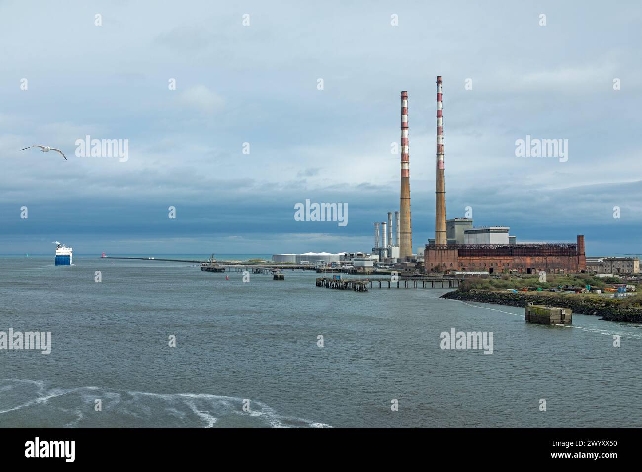 Poolbeg PowerStation, Port, Dublino, Repubblica d'Irlanda Foto Stock