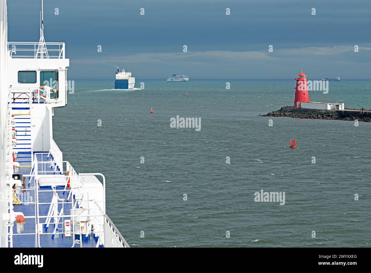 Traghetti, faro, ingresso al porto, Dublino, Repubblica d'Irlanda Foto Stock