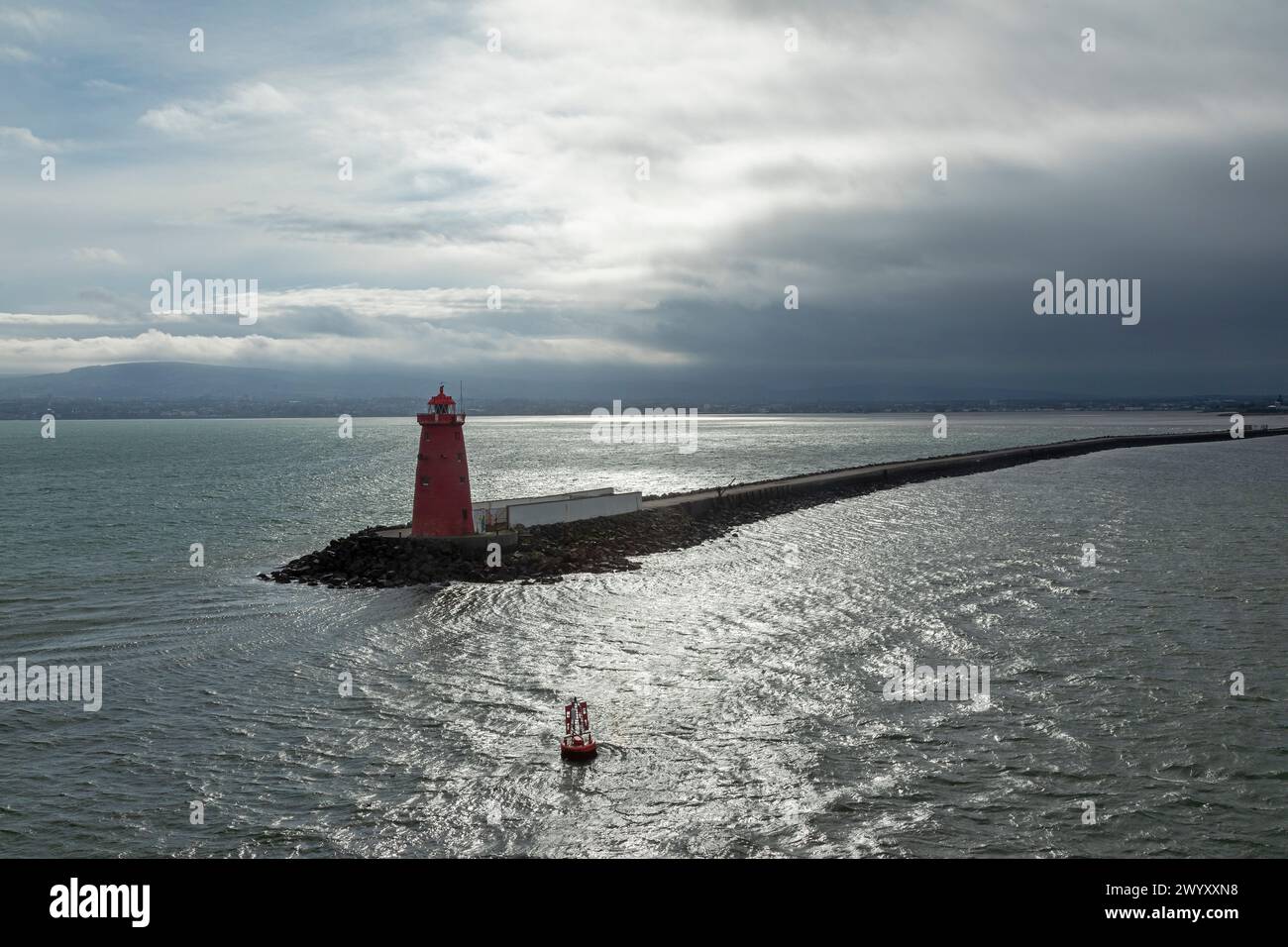 Faro, ingresso al porto, retroilluminazione, Dublino, Repubblica d'Irlanda Foto Stock