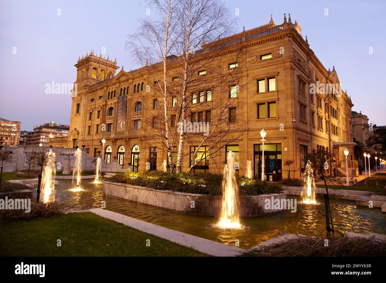 Teatro Victoria Eugenia e giardini Reina Regente, Donostia, San Sebastian, Gipuzkoa, Euskadi, Spagna. Foto Stock