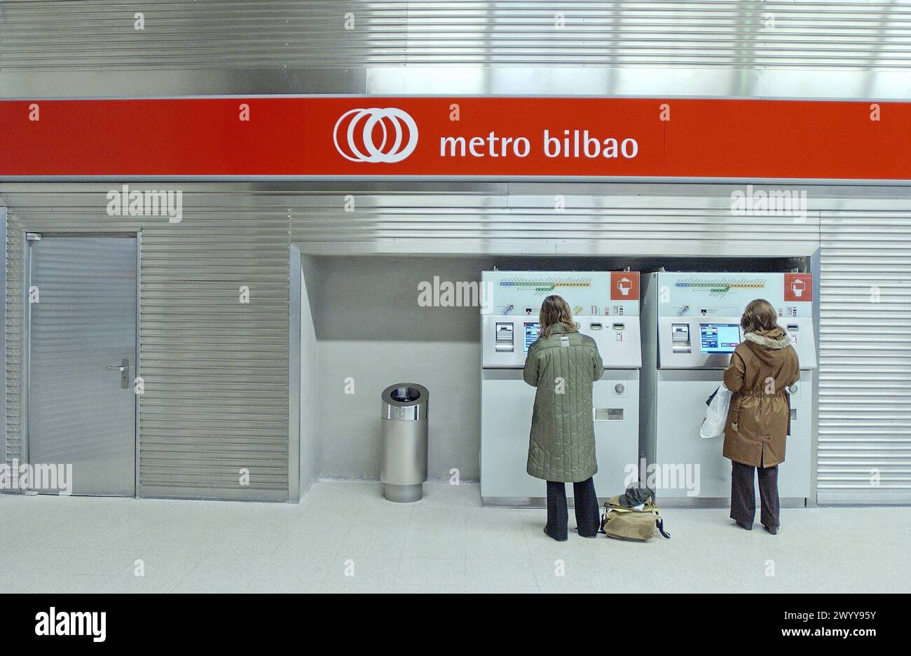 Stazione Ansio, metropolitana di Bilbao progettata dall'architetto Normal Foster. Barakaldo, Bilbao. Biscaglia, Euskadi. Spagna. Foto Stock