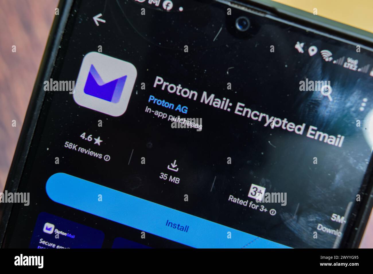 Proton mail - applicazione e-mail crittografata sullo schermo dello smartphone. Proton mail è un browser web freeware sviluppato da Proton AG. Bekasi, Indonesia, aprile Foto Stock