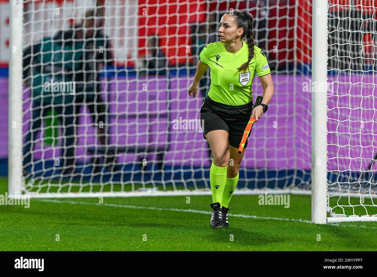 Lovanio, Belgio. 5 aprile 2024. Assistente arbitro Anita Vad, nella foto di una partita tra le squadre nazionali del Belgio, chiamata Red Flames e Spagna, nella prima partita del girone A2 nella fase di campionato della UEFA Women's European Qualifiers 2023-24, venerdì 5 aprile 2024 a Lovanio, BELGIO. Crediti: Sportpix/Alamy Live News Foto Stock