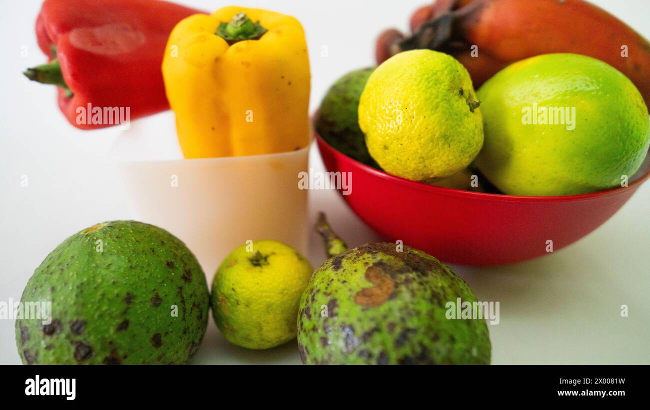 Banana rossa, arancia, limone, avocado presente in gran parte del territorio brasiliano Foto Stock