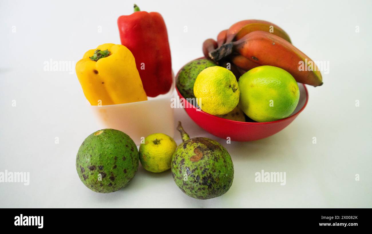 Banana rossa, arancia, limone, avocado presente in gran parte del territorio brasiliano Foto Stock