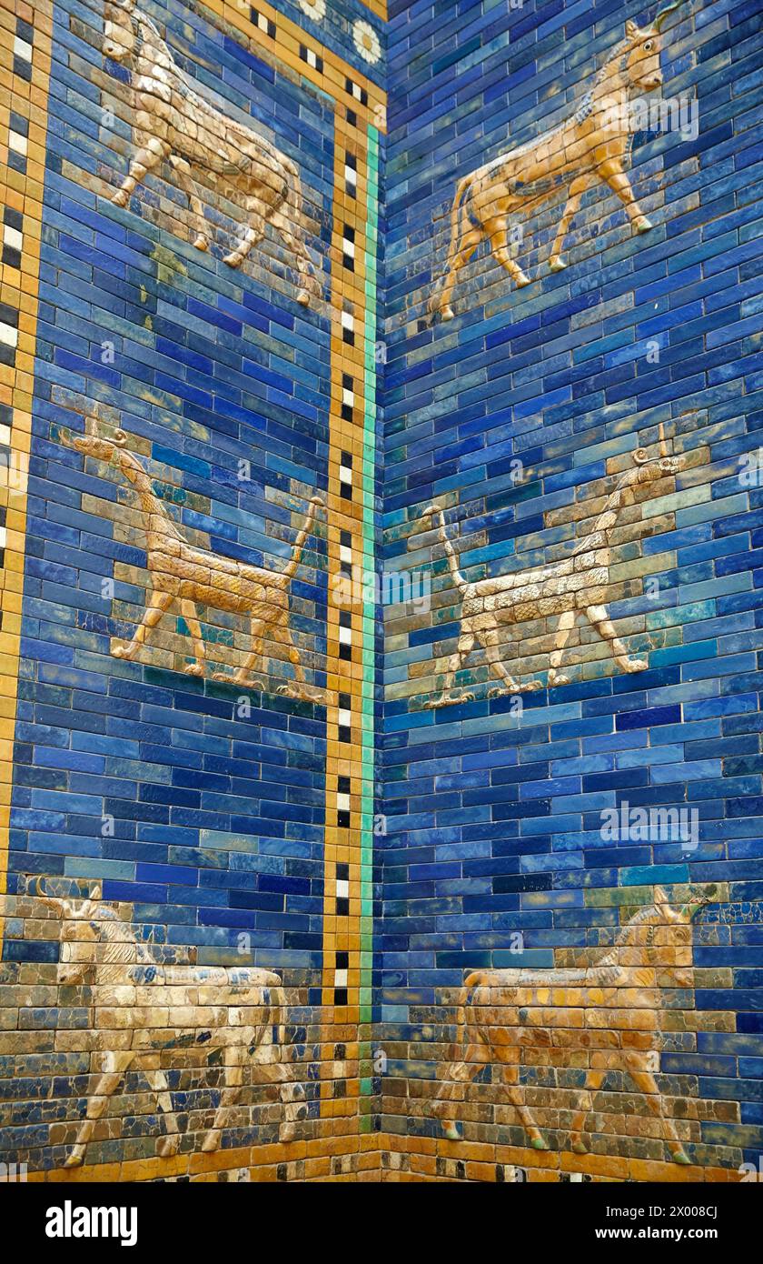 Ishtar Gate della antica città di Babilonia, Pergamon Museum di Berlino, Germania. Foto Stock