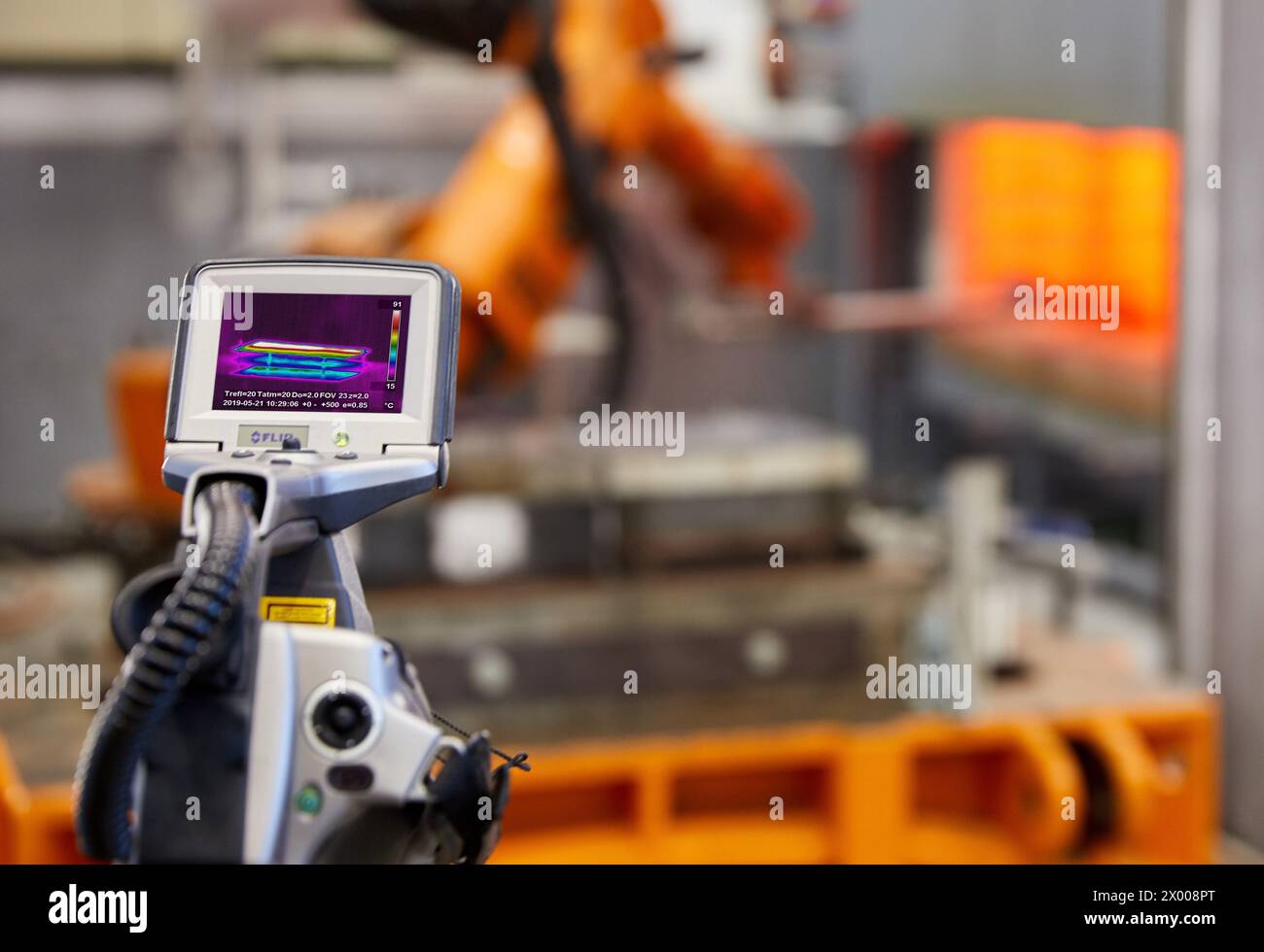 Termocamera, cella di stampaggio a caldo, unità industriale, industria automobilistica, centro tecnologico, Tecnalia Research & Innovation, Derio, Bizkaia, Paesi Baschi, Spagna. Foto Stock