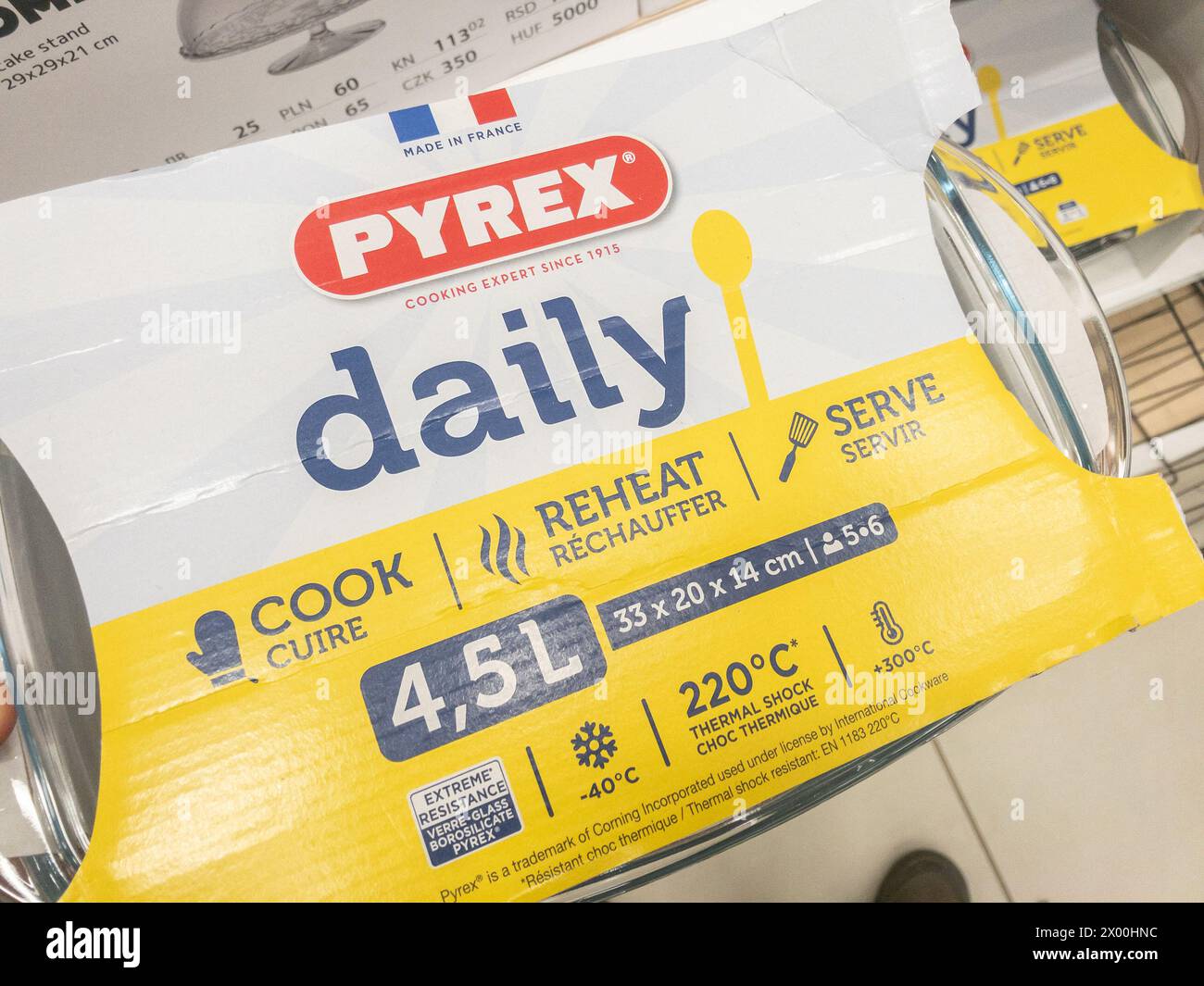 Immagine di un cartello con il logo di Pyrex su un piatto a Belgrado, Serbia. Pyrex è un marchio per la vetreria, noto per essere resistente al calore e durabl Foto Stock