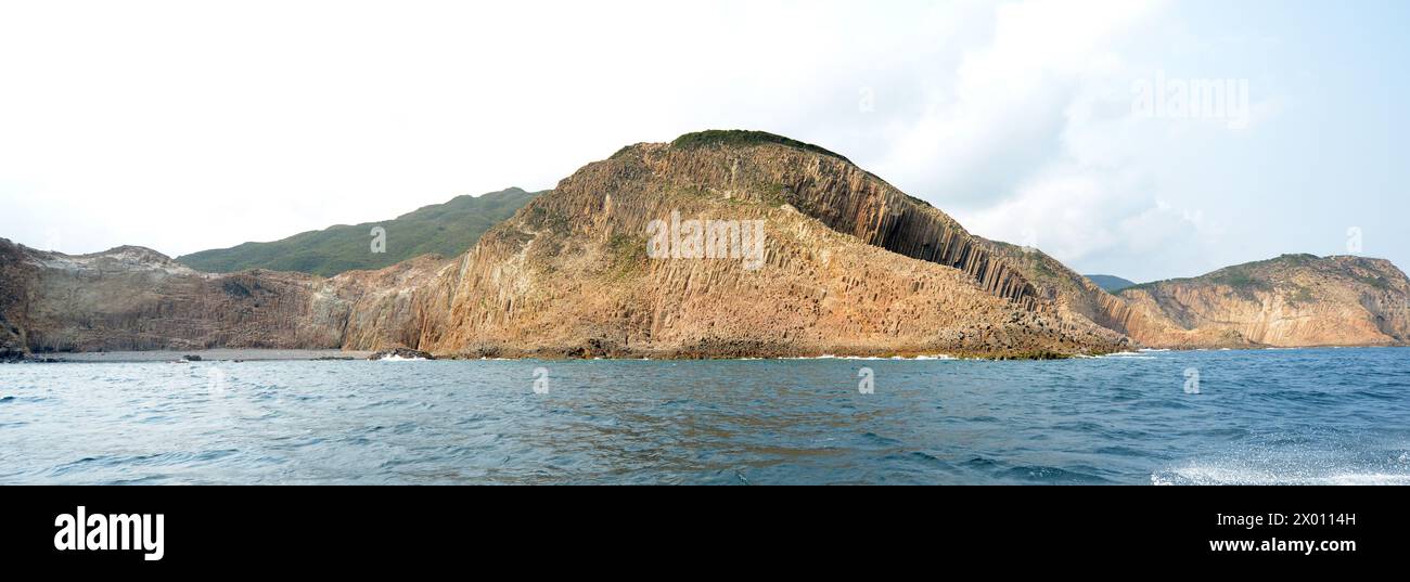 Paesaggi costieri aspre nel parco di campagna di Sai Kung East a Hong Kong. Foto Stock