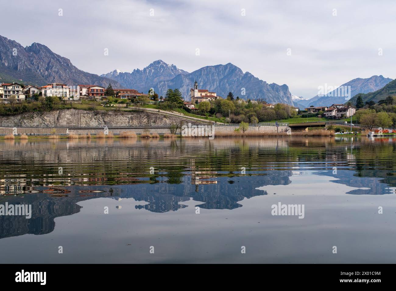 Paesaggio del Lago di Annone in Brianza Foto Stock