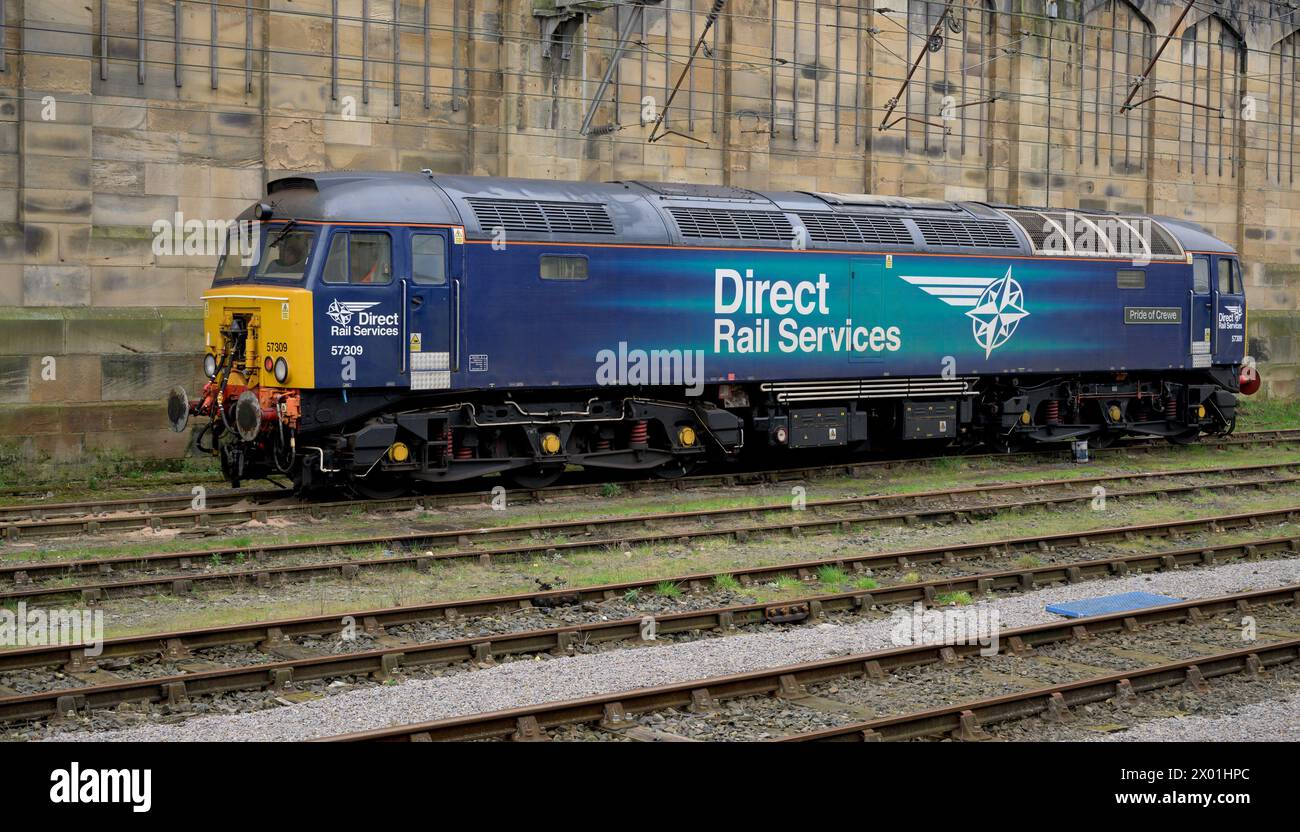 Direct Rail Services, Diesel/Electric 57 classe "orgoglio dell'equipaggio" alla stazione di Carlisle Foto Stock