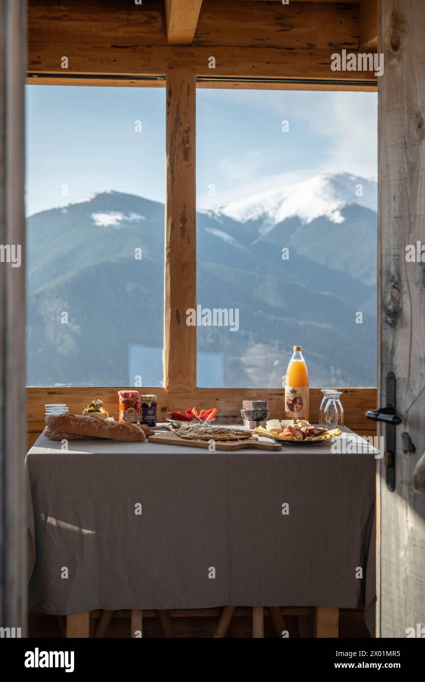 Comisu Wildlife Hide, Monti Făgăraș, Contea di Argeș, Muntenia, Romania Foto Stock