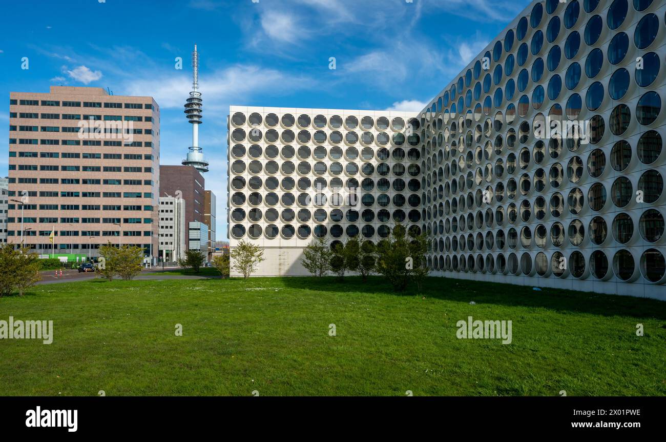 Amsterdam, Paesi Bassi, 07.04.2024, Student Experience Amsterdam Zuidas, un moderno centro studentesco in un edificio futuristico Foto Stock