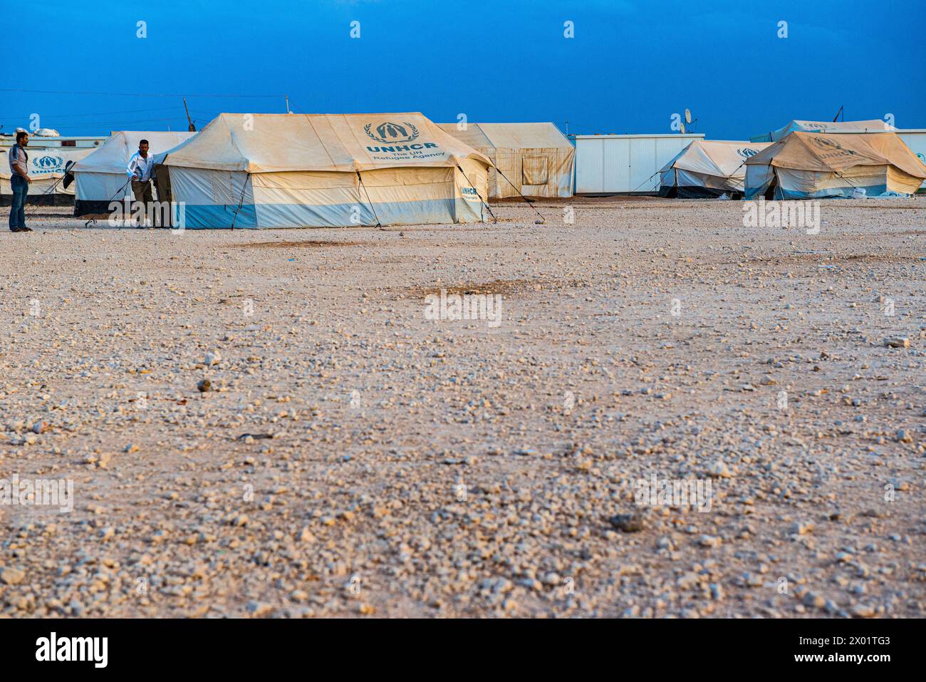 Il campo profughi dell'UNHCR al ZA atari, il più grande campo profughi dell'UNHCR in tutto il mondo, ad al ZA atari, al Mafraq, in Giordania, a soli un paio di chilometri dal confine tra Giordania e Siria, ospita decine di migliaia di tende e container, dove rifugiati e migranti possono temporaneamente vivere in sicurezza. Farmost di loro fuggì dalla violenza della guerra civile in Siria, cercando sicurezza, sicurezza e una nuova vita. Mafraq Refugeecamp al ZA atari al Mafraq Giordania Copyright: XGuidoxKoppesxPhotox Foto Stock