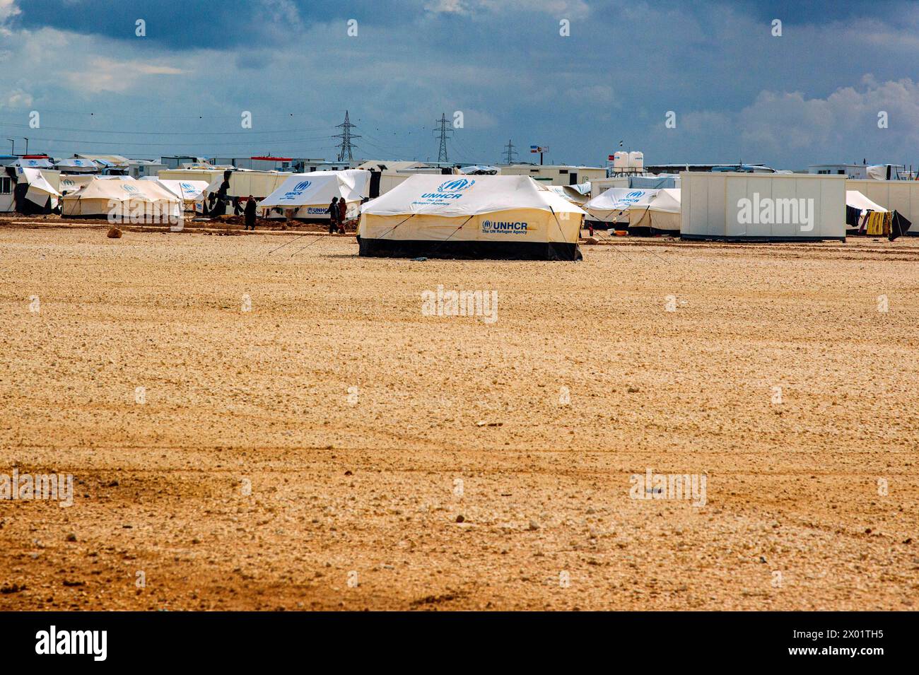 Il campo profughi dell'UNHCR al ZA atari, il più grande campo profughi dell'UNHCR in tutto il mondo, ad al ZA atari, al Mafraq, in Giordania, a soli un paio di chilometri dal confine tra Giordania e Siria, ospita decine di migliaia di tende e container, dove rifugiati e migranti possono temporaneamente vivere in sicurezza. Farmost di loro fuggì dalla violenza della guerra civile in Siria, cercando sicurezza, sicurezza e una nuova vita. Mafraq Refugeecamp al ZA atari al Mafraq Giordania Copyright: XGuidoxKoppesxPhotox Foto Stock
