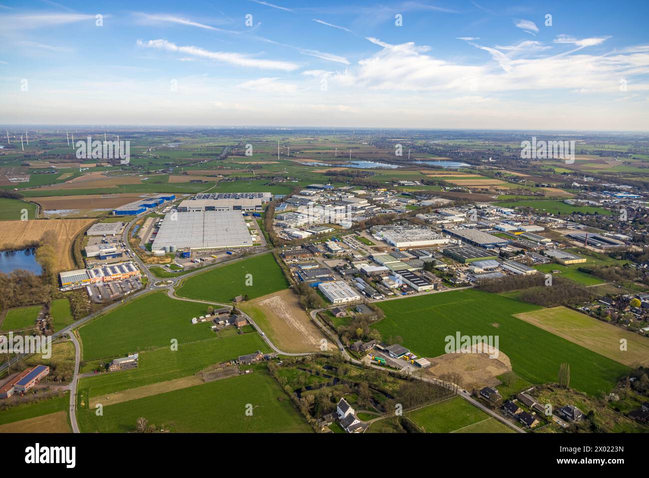 Vista aerea, zona industriale di NettPark Weseler Straße con BLG Handelslogistik, estensione Fiege Logistik, Klein-Netterden, Emmerich am Rhein, North R Foto Stock