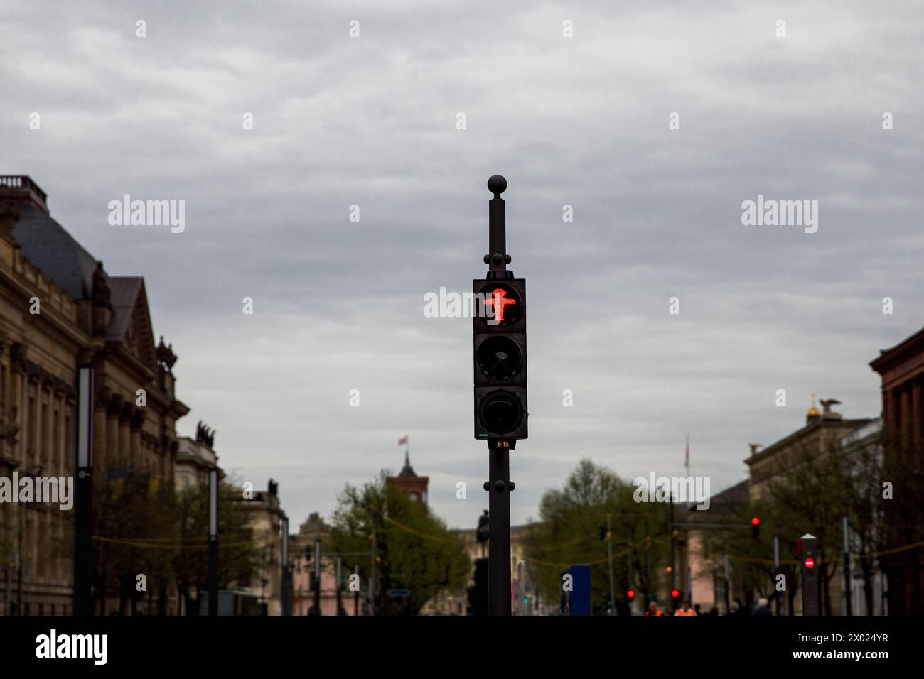 Il famoso semaforo di Berlino diventa rosso Foto Stock