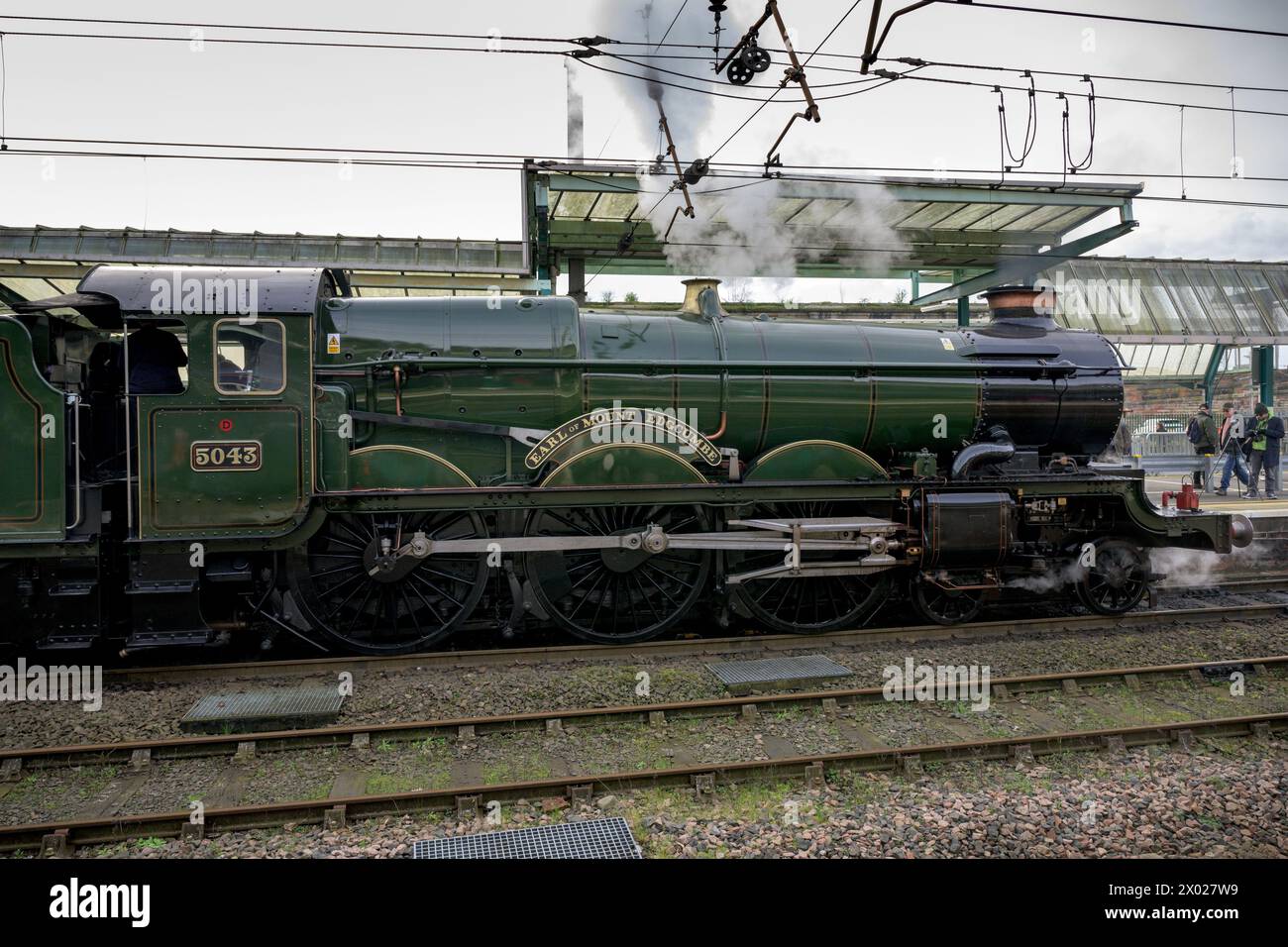 Locomotiva a vapore 5043, Conte di Mount Edgecombe, 'The Shap Mountaineer' arrivo sul binario 3 alla stazione di Carlisle Foto Stock