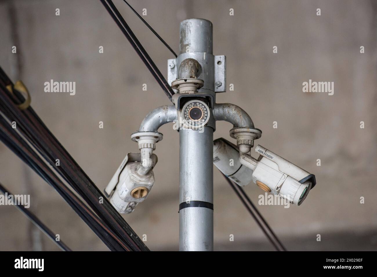 Una camma di sicurezza della polizia a Thonburi, nella città di Bangkok, in Thailandia. Thailandia, Bangkok, Dezember, 4, 2023 Foto Stock