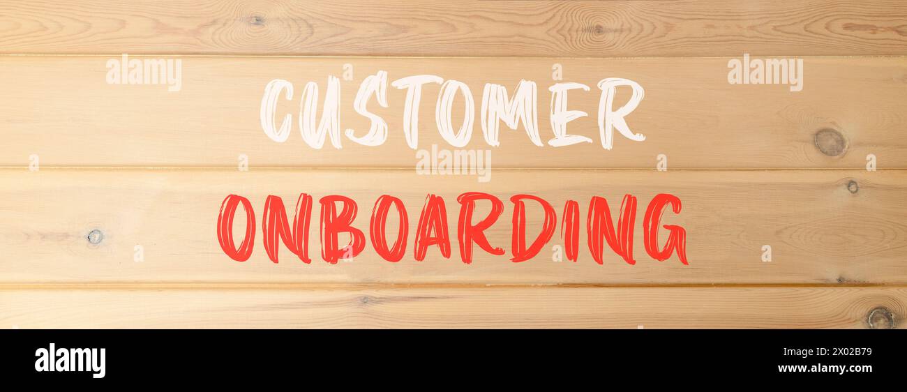 Simbolo di onboarding del cliente. Parole concettuali onboarding del cliente su una bella parete di legno. Bellissimo sfondo in legno. Onboarding dei clienti aziendali Foto Stock