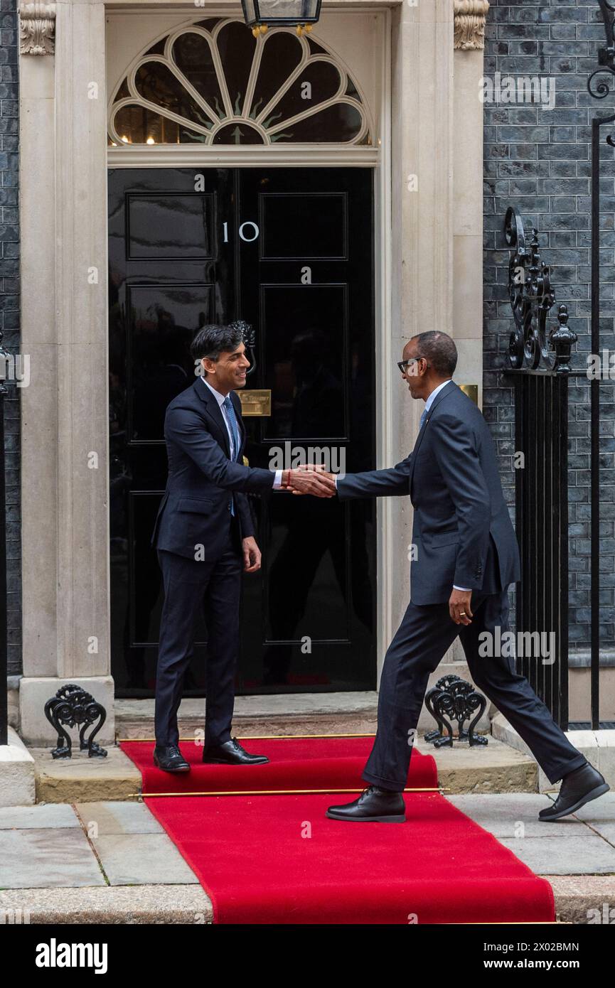 Londra, Regno Unito. 9 aprile 2024. Paul Kagame, presidente del Ruanda, arriva a Downing Street per parlare con Rishi Sunak, primo ministro. Crediti: Stephen Chung / Alamy Live News Foto Stock