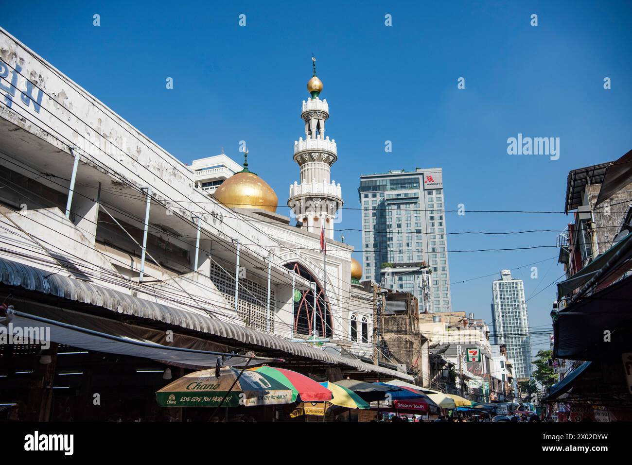 La Moschea Mirasuddeen a Silom, nella città di Bangkok in Thailandia. Thailandia, Bangkok, Dezember, 6, 2023 Foto Stock