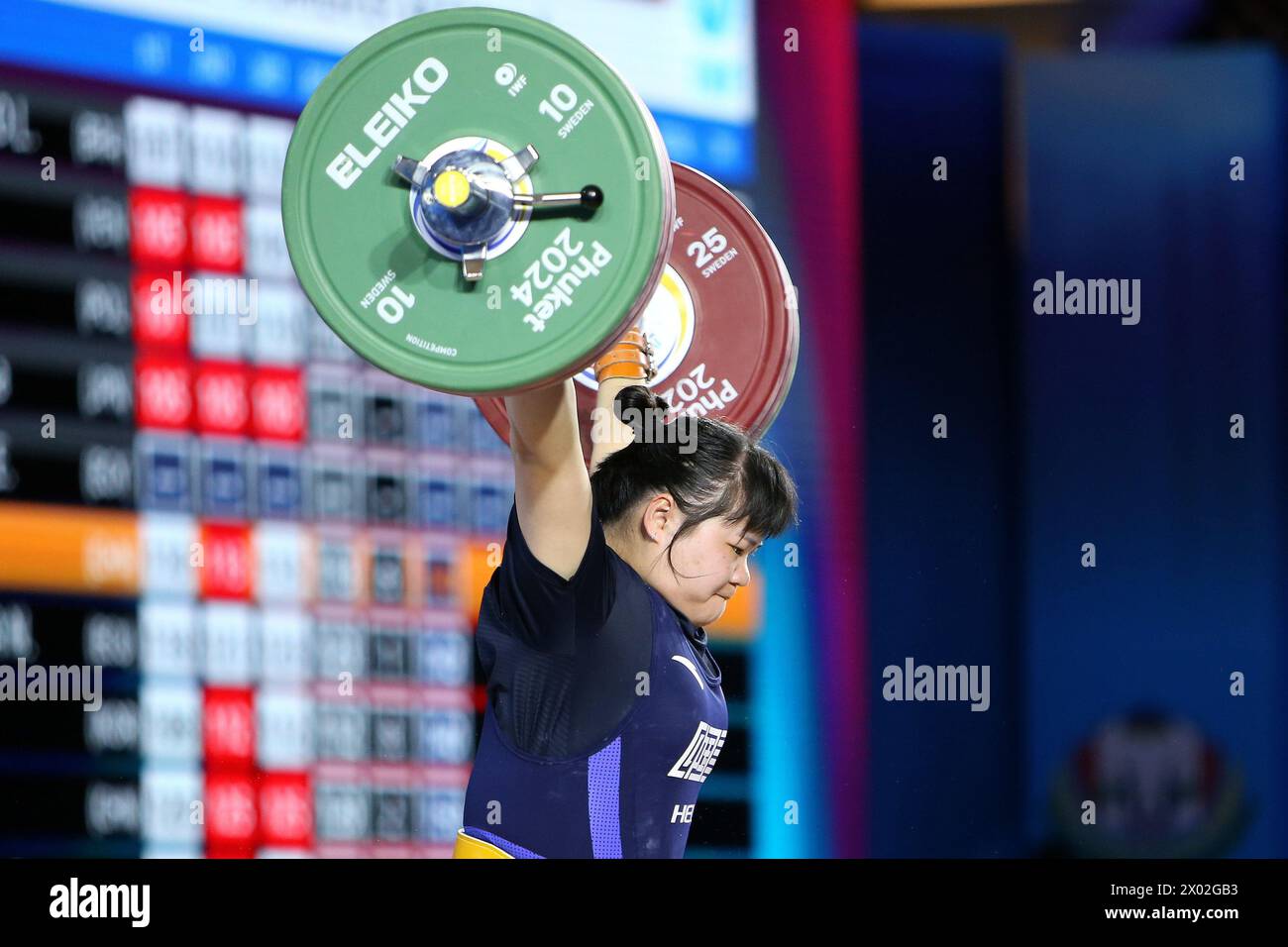 Phuket, Thailandia. 9 aprile 2024. Liang Xiaomei della Cina gareggia nella categoria femminile 81 kg alla International Weightlifting Federation (IWF) World Cup a Phuket, Thailandia, 9 aprile 2024. Crediti: Wang Teng/Xinhua/Alamy Live News Foto Stock