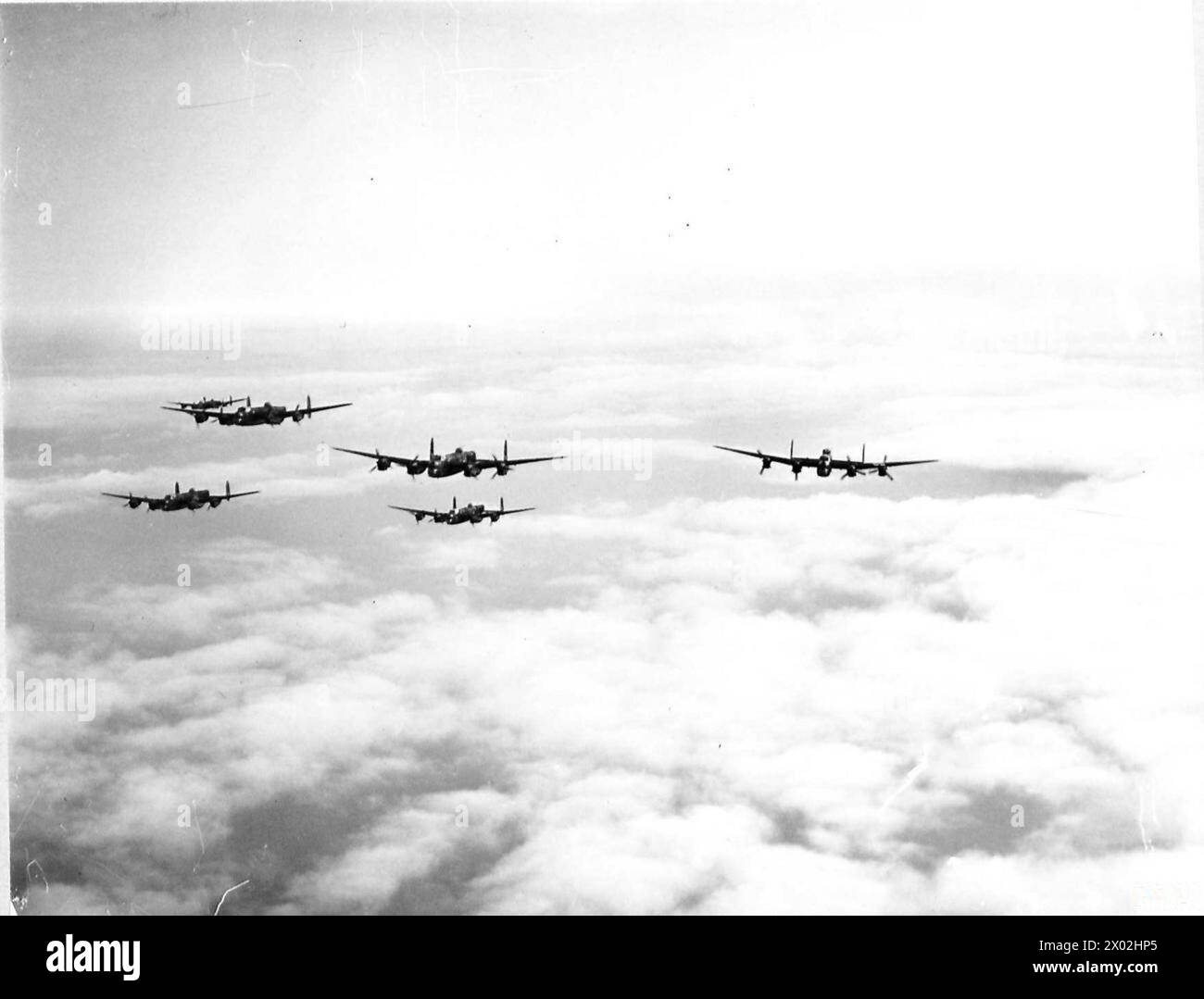 Lancaster Avro Mark III equipaggiato con quattro motori Packard Merlin 28, mostrati in un negativo fotografico. Foto Stock