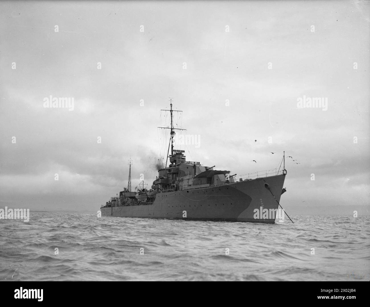 Il 1 marzo 1943 la HMS Troubridge, il primo cacciatorpediniere della classe T, si trovava a Greenock. Ha prestato servizio nelle operazioni della flotta con un equipaggio a bordo. Foto Stock