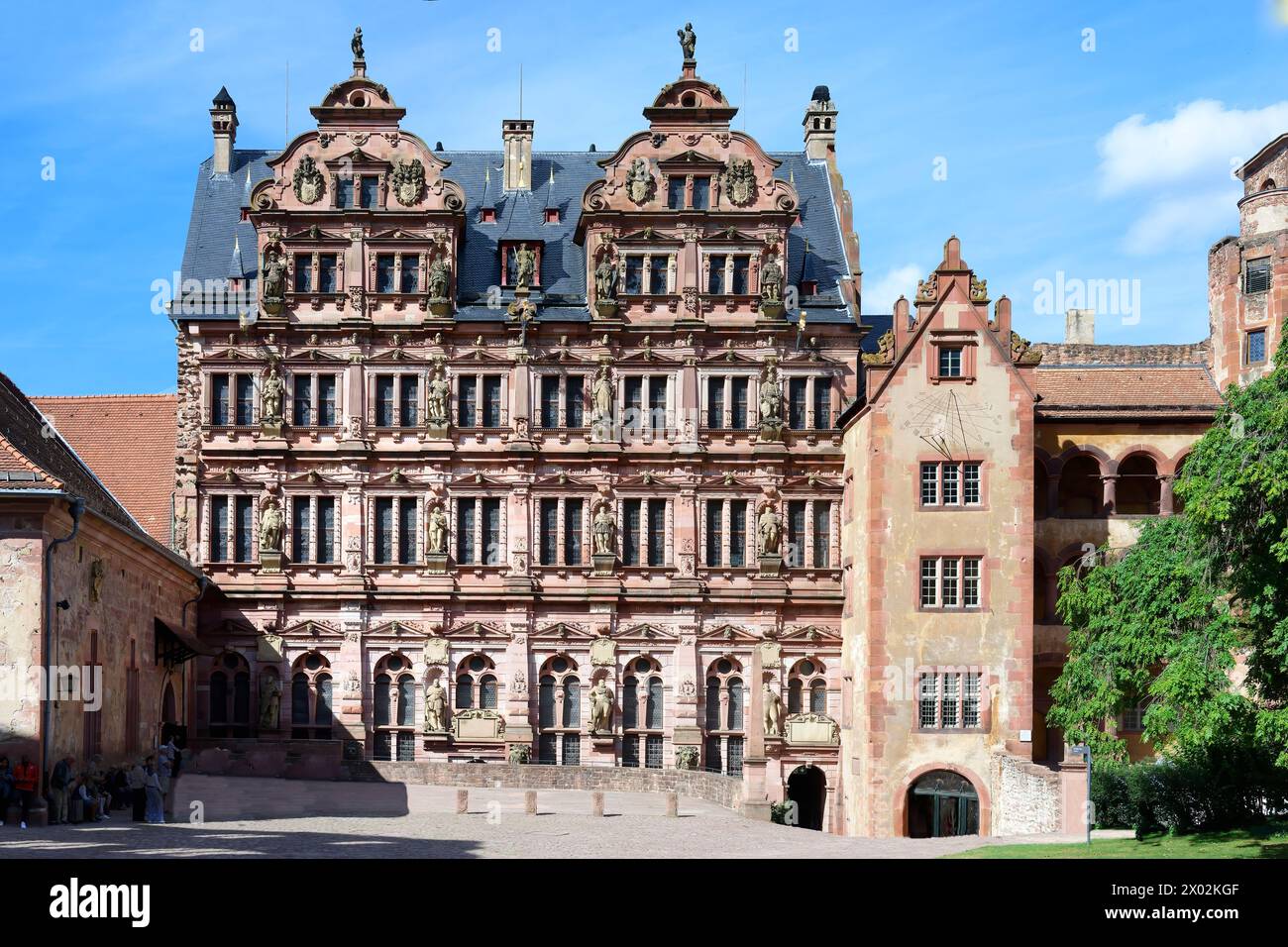 Castello di Heidelberg, cortile con l'edificio Friedrich, Heidelberg, Baden Wurttemberg, Germania, Europa Foto Stock