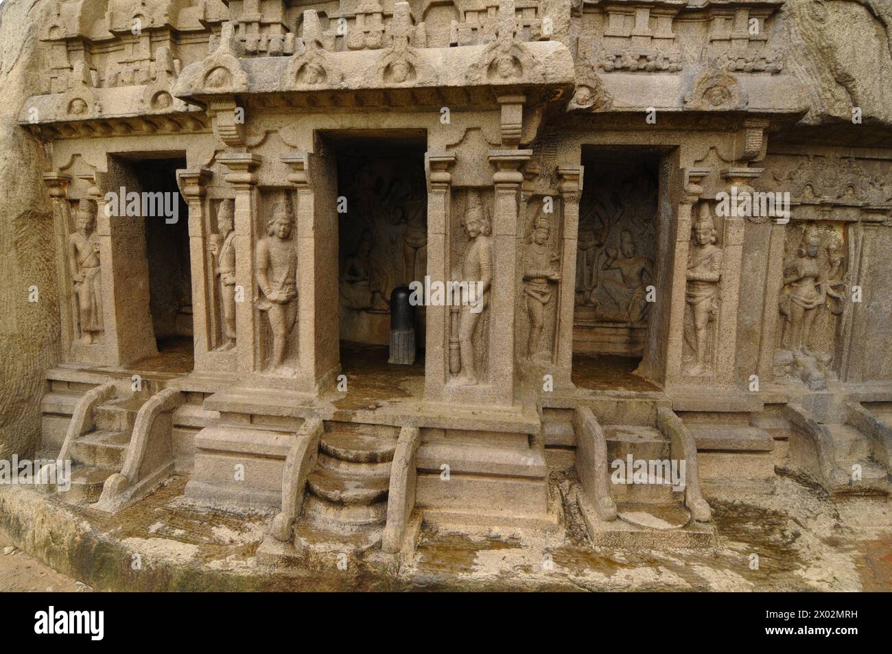 Grotta di Trimurti, Mahabalipuram, patrimonio dell'umanità dell'UNESCO, Tamil Nadu, India, Asia Foto Stock