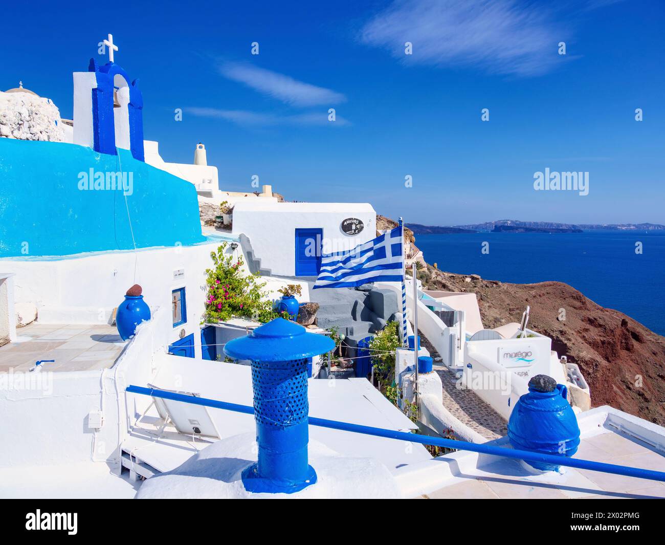 Chiesa dei Santi Apostoli, Villaggio di Oia, Isola di Santorini (Thira), Cicladi, Isole greche, Grecia, Europa Foto Stock