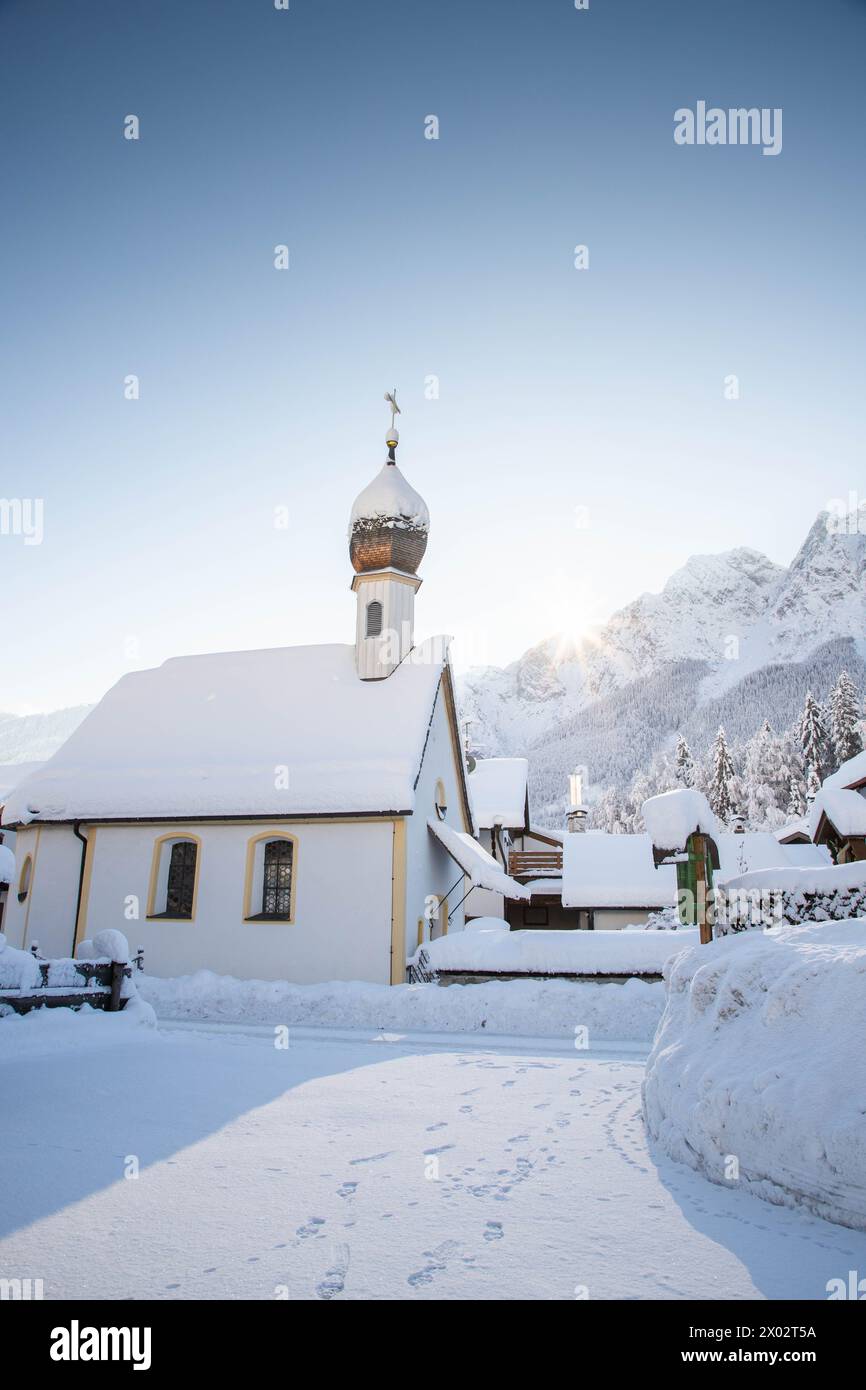 Inverno con grande neve nelle Alpi bavaresi, Garmish-Partenkirchen, Germania, Europa Foto Stock