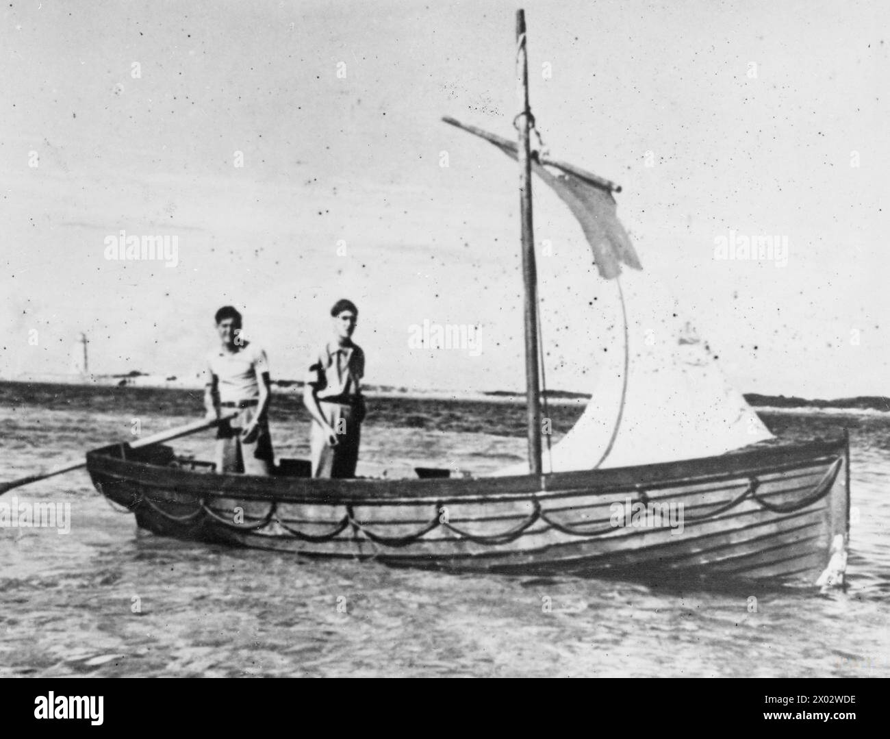 I marinai britannici Roy Widdicombe e Robert Tapscott sopravvissero 71 giorni in mare in una piccola barca dopo che la loro nave mercantile fu affondata da un incursore vicino alle Azzorre, raggiungendo Eleuthera e salpando per Nassau, Bahamas. Foto Stock
