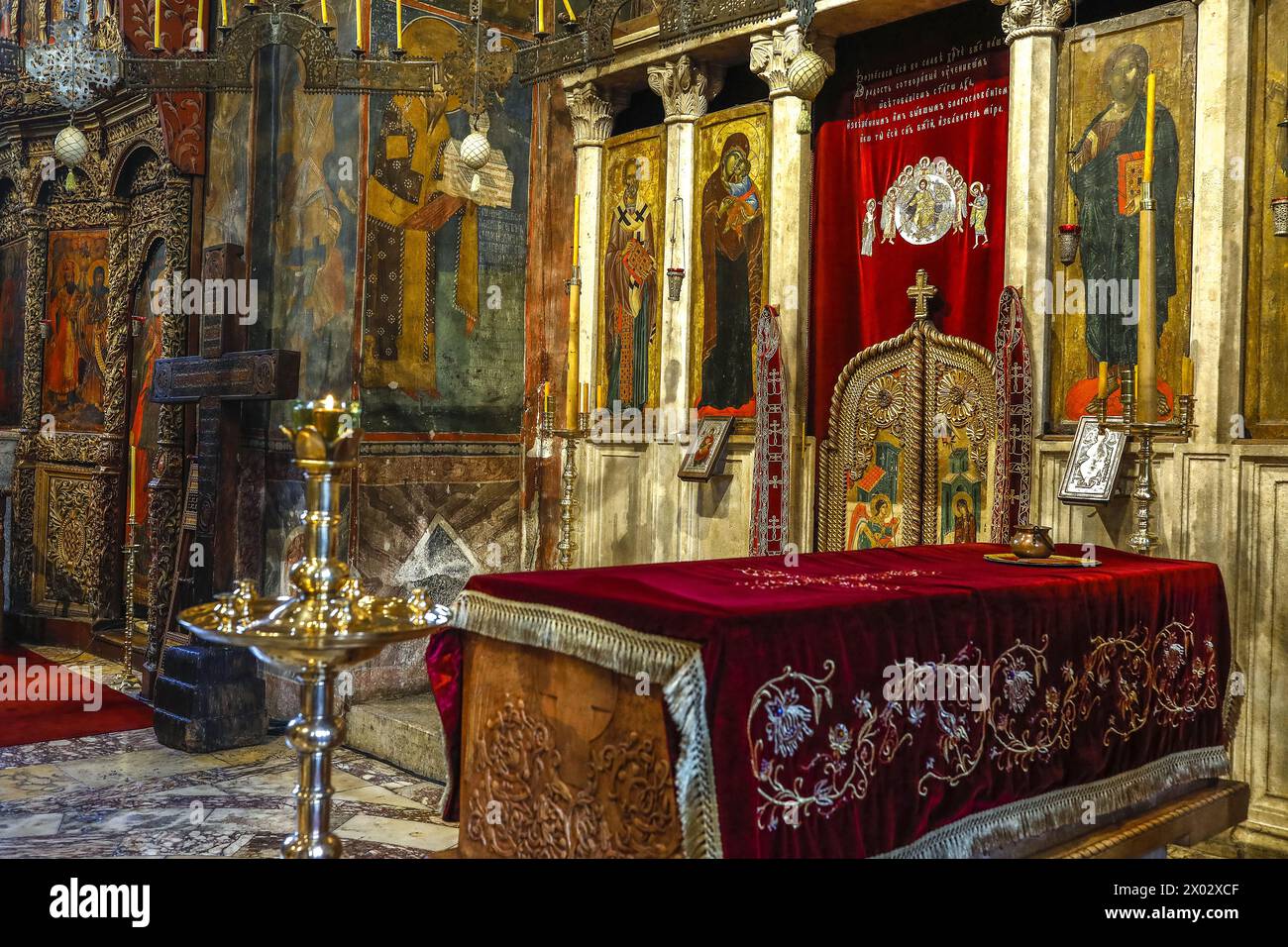 All'interno della chiesa del monastero ortodosso serbo di Visoki Decani, sito patrimonio dell'umanità dell'UNESCO, Decan, Kosovo, Europa Foto Stock