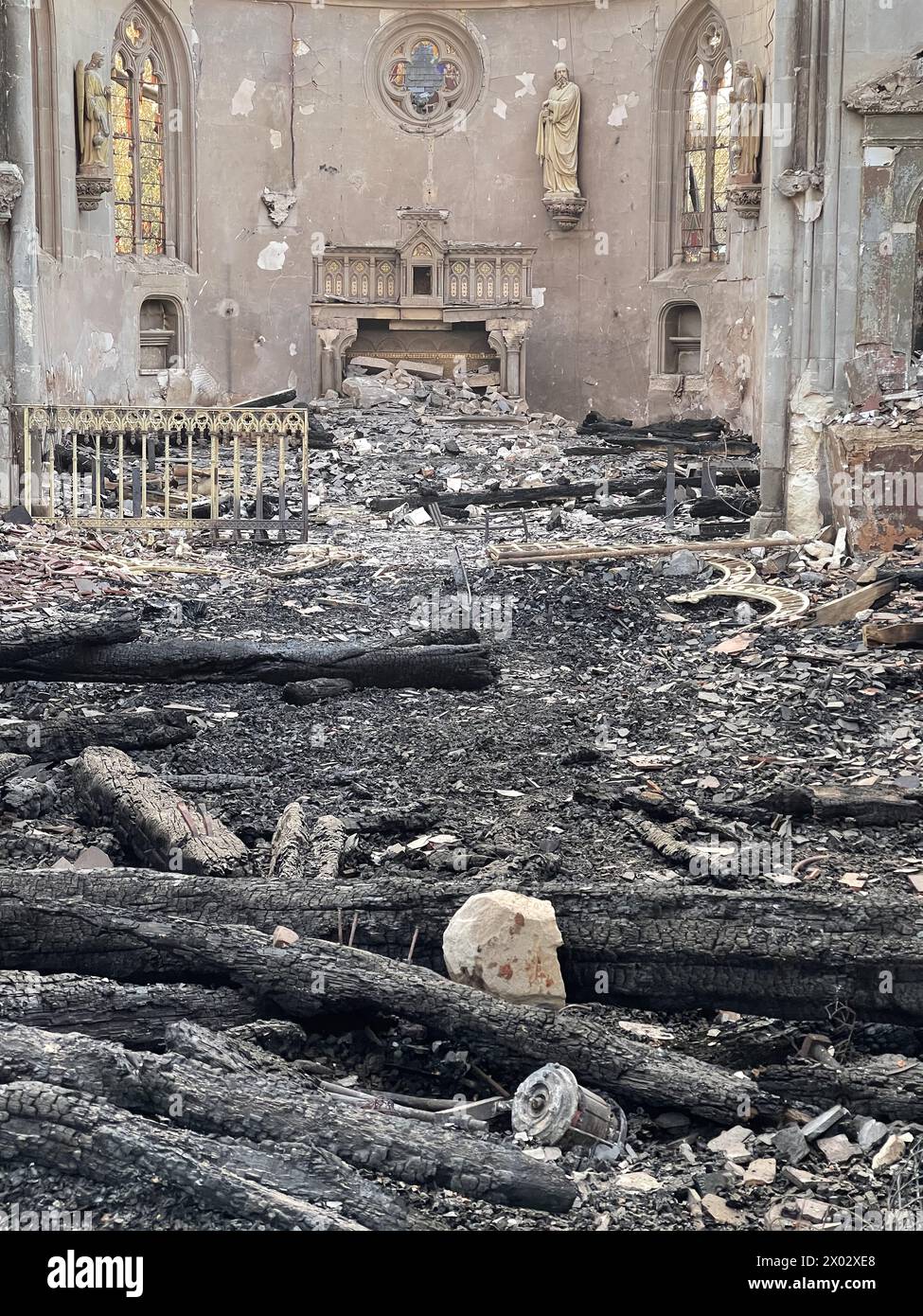 Chiesa cattolica distrutta da un incendio a Romilly-la-Puthenaye, Eure, Normandia, Francia, Europa Foto Stock