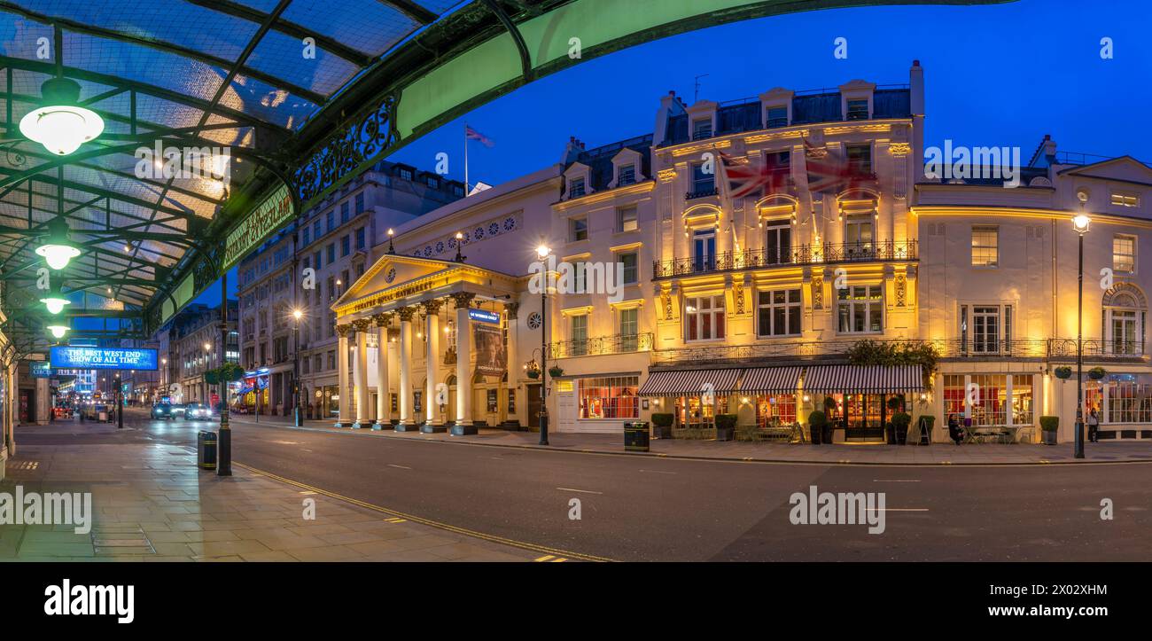 Vista del Theatre Royal Haymarket al tramonto, Westminster, Londra, Inghilterra, Regno Unito, Europa Foto Stock