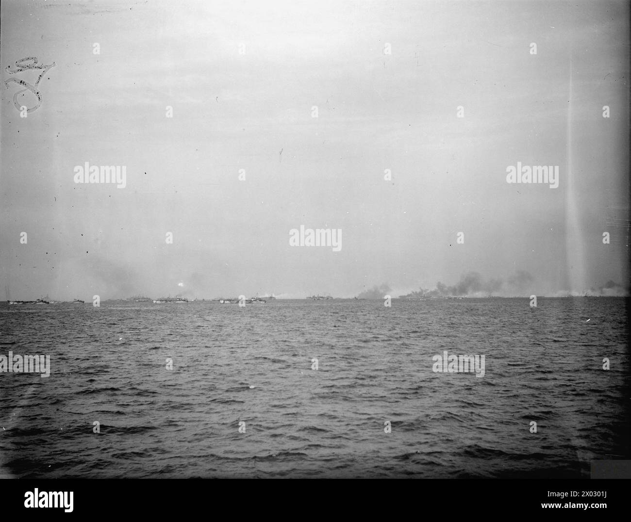 Il 3-4 maggio 1944, una flotta pre-invasione condusse esercitazioni nel Canale della Manica vicino all'Isola di Wight, compreso lo schieramento di una cortina di fumo da una nave LSI. Foto Stock