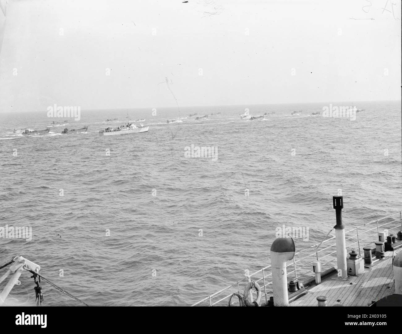 Il 9 settembre 1943, le forze alleate di terra, mare e aria completarono un'esercitazione di 24 ore nel Canale della Manica, includendo oltre 300 missioni di bombardieri e caccia, con mezzi da sbarco come l'Armada che operavano vicino alla costa francese. Foto Stock