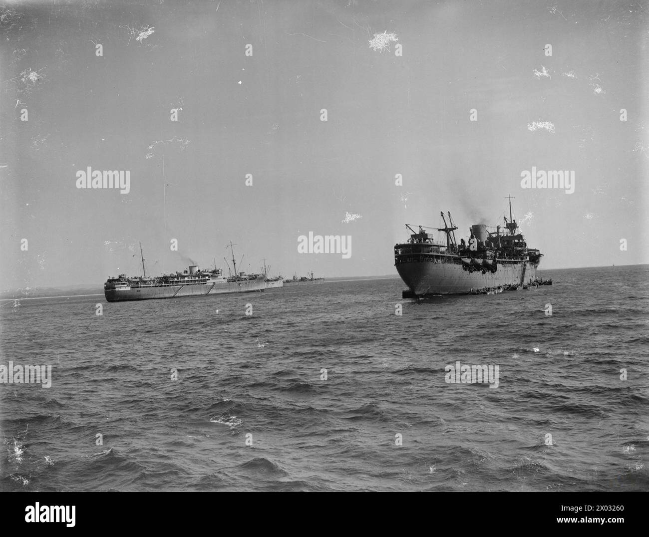 Il 19 settembre 1942, le forze britanniche catturarono Tamatave, il porto principale del Madagascar, con navi d'assalto di fanteria che si avvicinavano al porto. Foto Stock