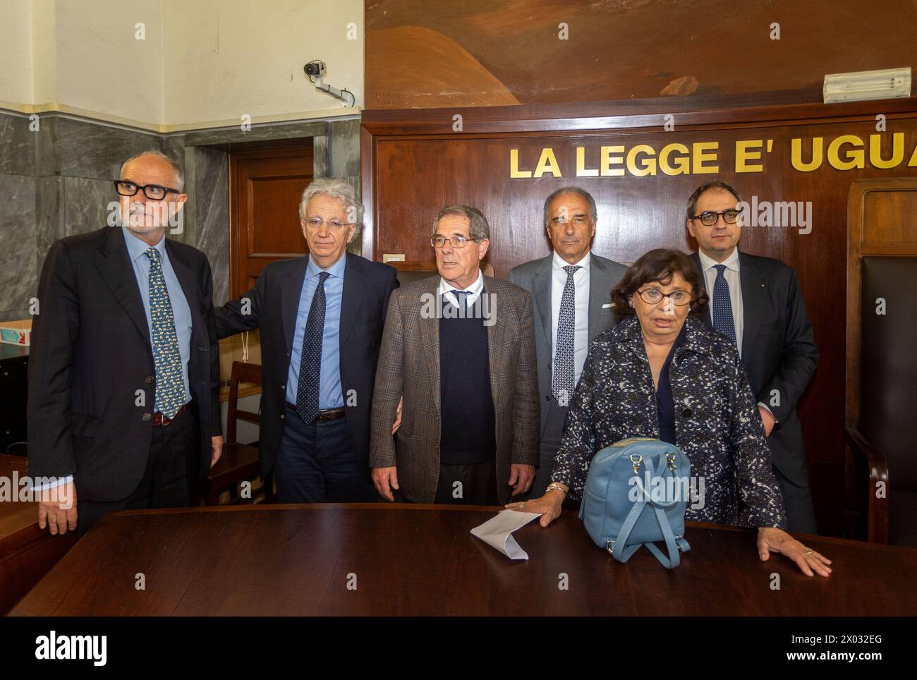 Da sinistra Ilio Mannucci Pacini, Fabio Roia, Aldo Claris Appiani, Giuseppe Ondei, Alberta Brambilla Pisoni ed Antonino la Lumia alla memoria per l'uccisione a colpi di pistola in tribunale dell'avvocato Lorenzo Claris Appiani, del giudice Fernando Ciampi e di Giorgio erba del 9 aprile 2015 presso la seconda sezione penale - settimana - Cronaca - Milano, Italia - Martedì, 9 aprile 2024 (foto Stefano porta/LaPresse) da sinistra Ilio Mannucci Pacini, Fabio Roia, Aldo Claris Appiani, Giuseppe Ondei, Alberta Brambilla Pisoni ed Antonino la Lumia a commemorazione per la morte di un uomo di corte Foto Stock