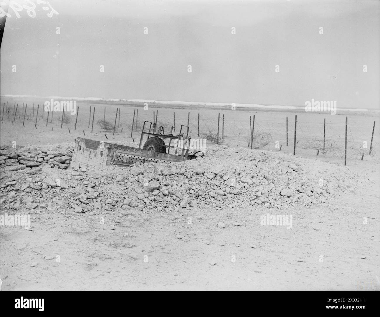 I veicoli in Egitto durante la visita di Mr. Eden sono disposti con il naso per proteggersi da potenziali minacce di bombardamento, dimostrando misure difensive per il trasporto militare. Foto Stock