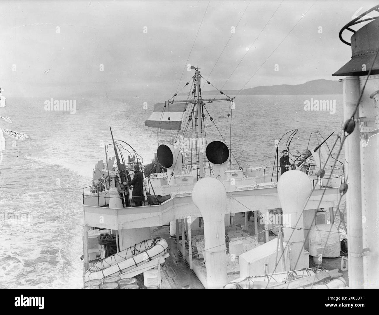 Il 25 giugno 1943, il professor Gerbrandy consegnò la nuova fregata Johan Maurits alla Royal Netherlands Navy a Greenock; la nave fu osservata a velocità sostenuta. Foto Stock