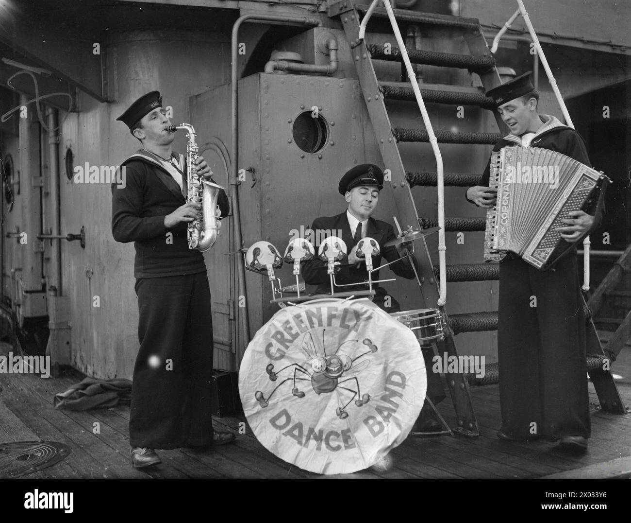 L'HM TRAWLER GREENFLY HA UNA PROPRIA BAND DANCE. 22 SETTEMBRE 1943, A BORDO DELLA HMS GREENFLY AD HARWICH. - La band di ballo dei GREENFLY Foto Stock