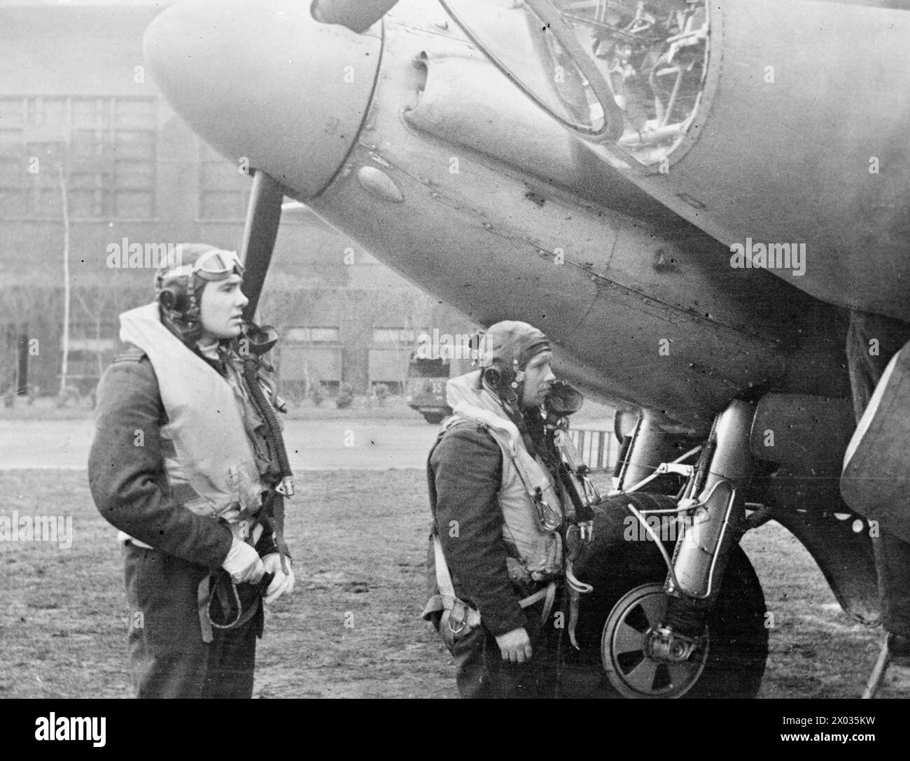 Tra il 1942 e il 1945, il RAF Bomber Command effettuò l'operazione Oyster, un attacco alla luce del giorno alla radio e alla valvola Philips Works a Eindhoven, Paesi Bassi, con aerei De Havilland Mosquito dal 105 e 139 Squadron. Foto Stock
