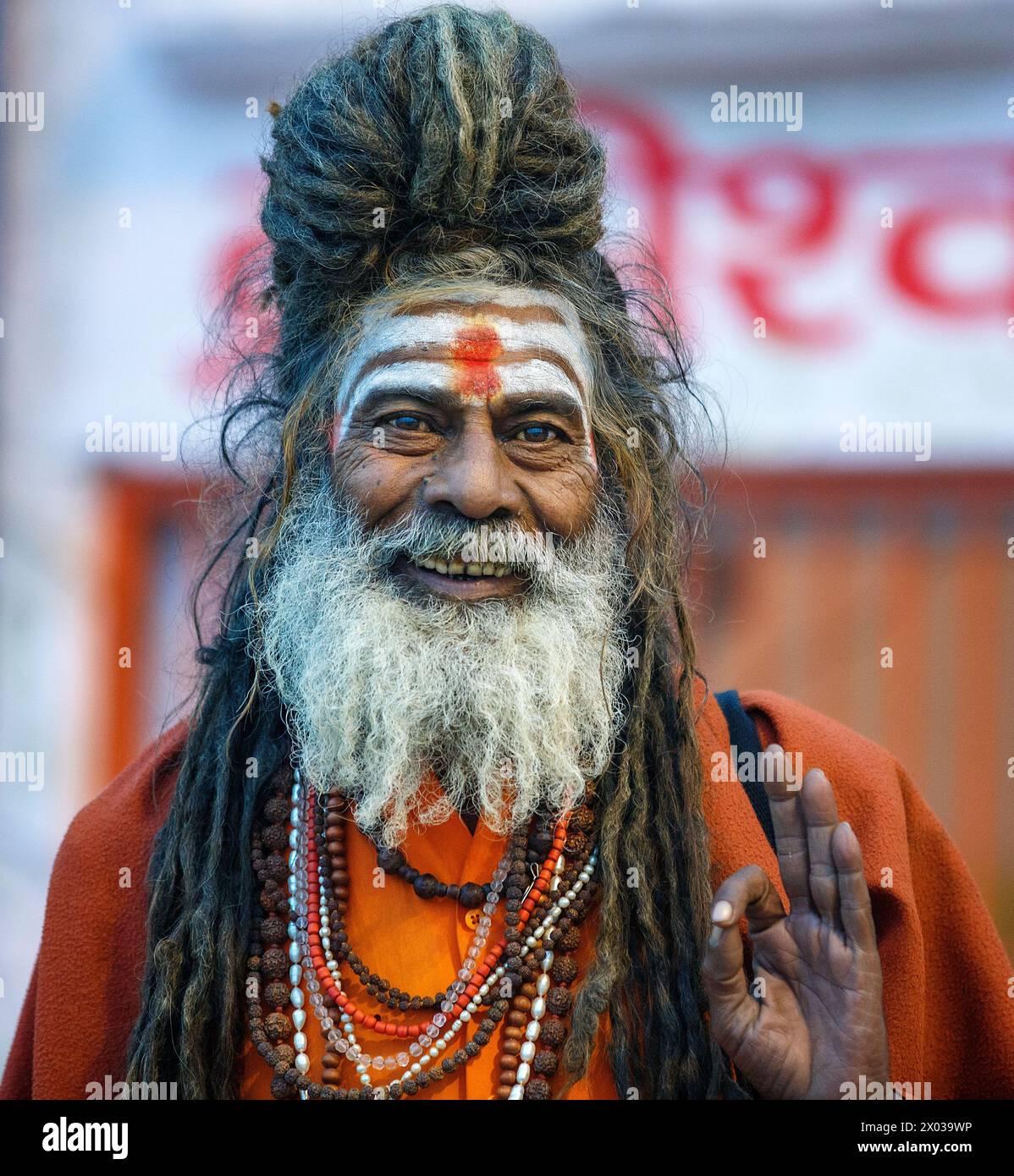 Sadhu o aspirante spirituale a Varanasi, India. Foto Stock