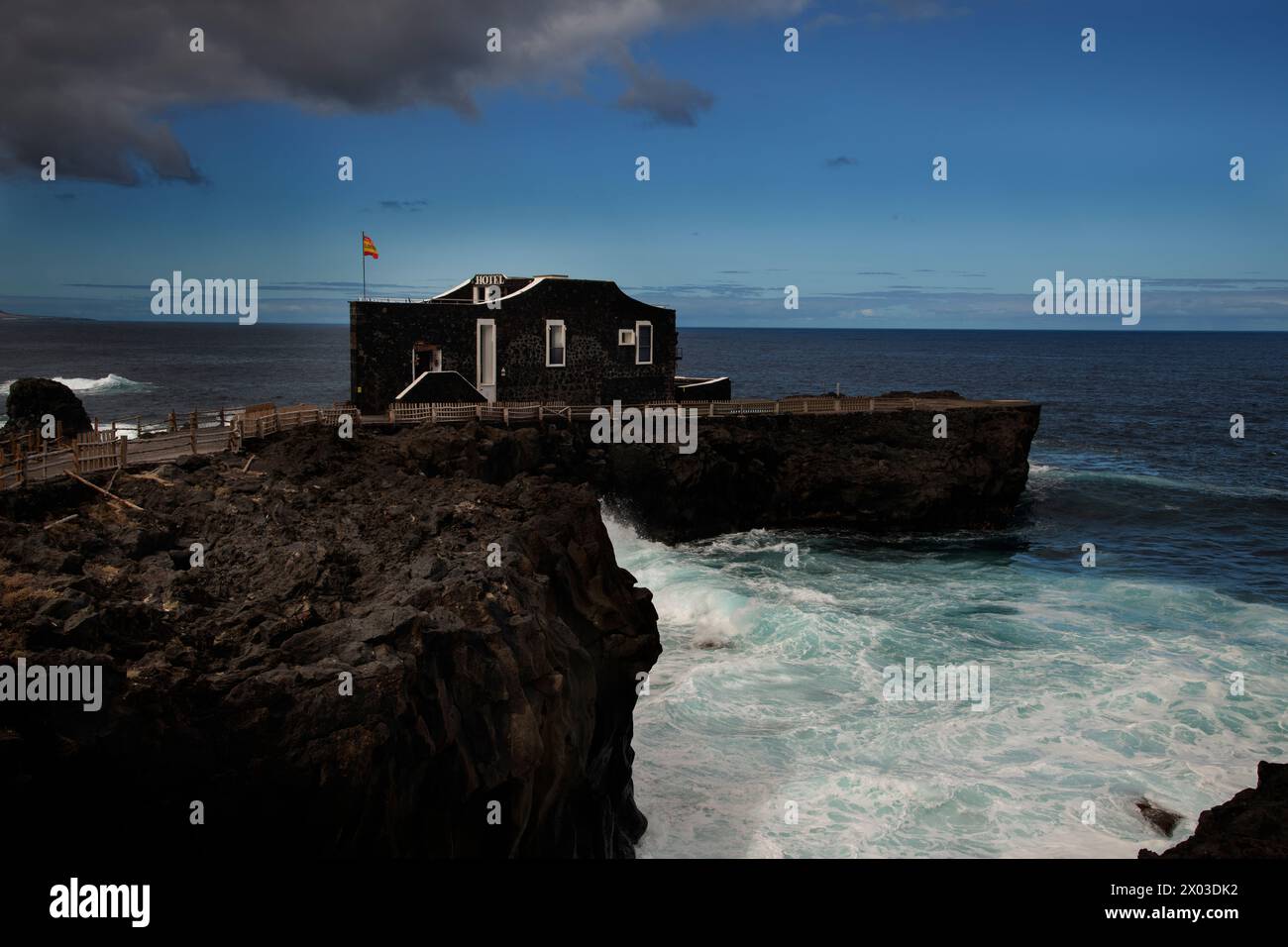 Fronte mare a Puntgrande, l'hotel più piccolo del mondo (4 camere), El Hierro, Isole Canarie, Spagna Foto Stock